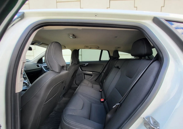 Volvo V60 cena 49400 przebieg: 226000, rok produkcji 2016 z Stąporków małe 301